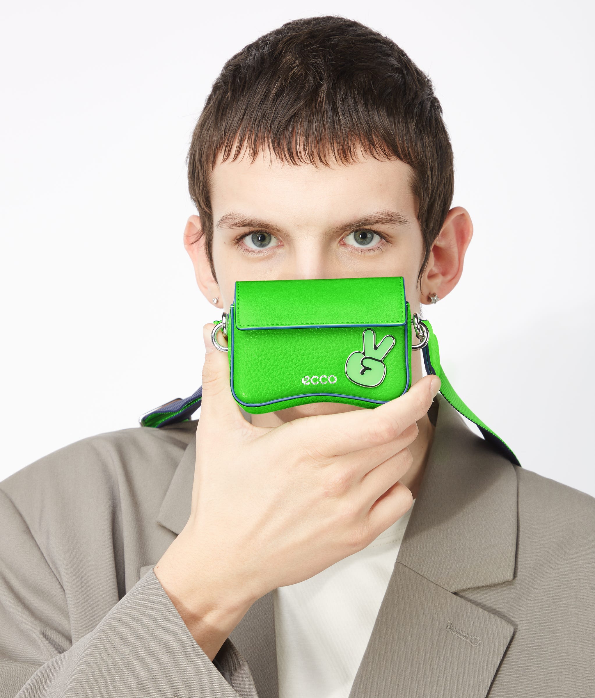 ECCO Pinch Mini Cool Sign レザークロスボディバッグ - グリーン - Modelshot-1