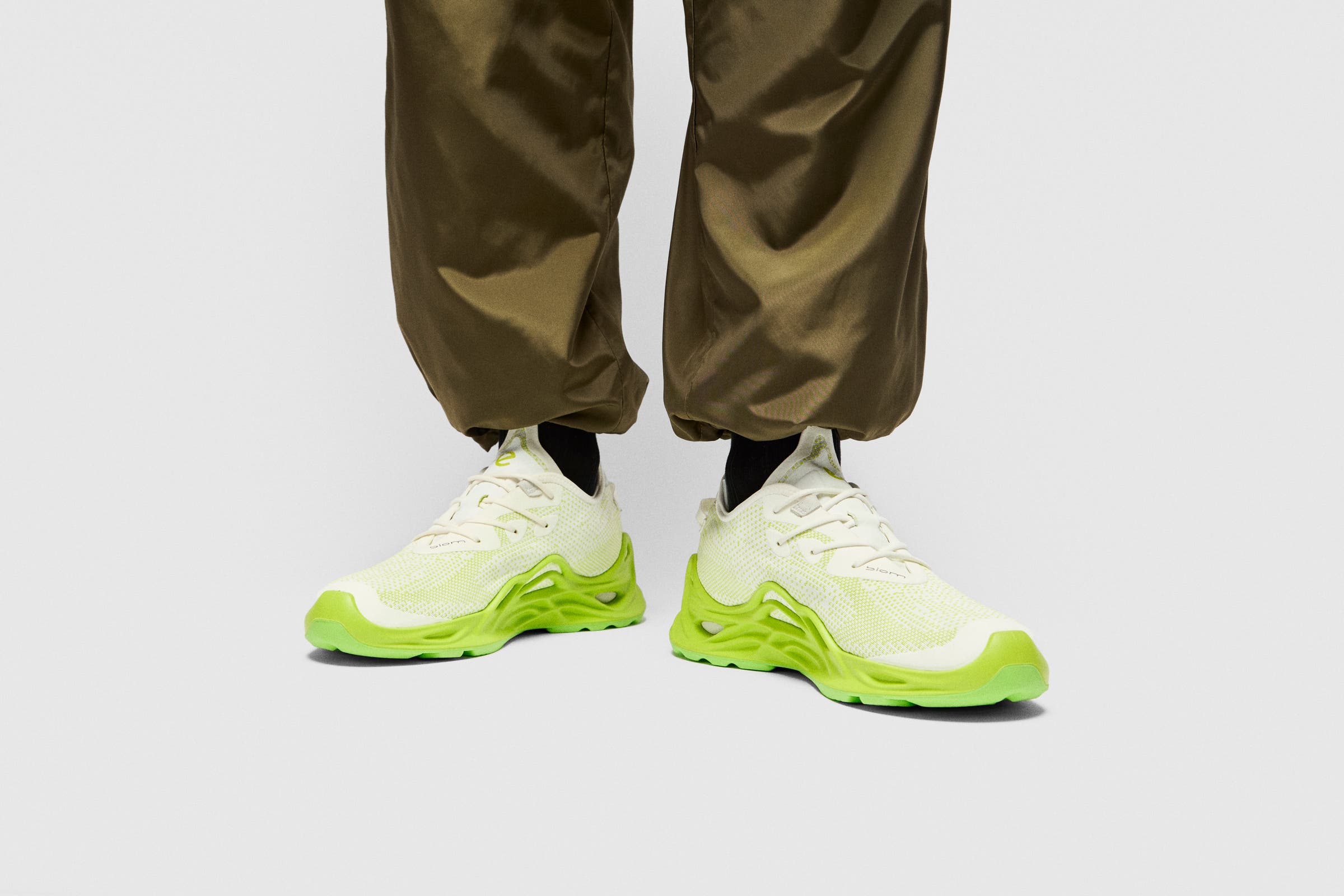 Men's ECCO® BIOM Infinite Textile Sneaker - Green - Lifestyle image-1