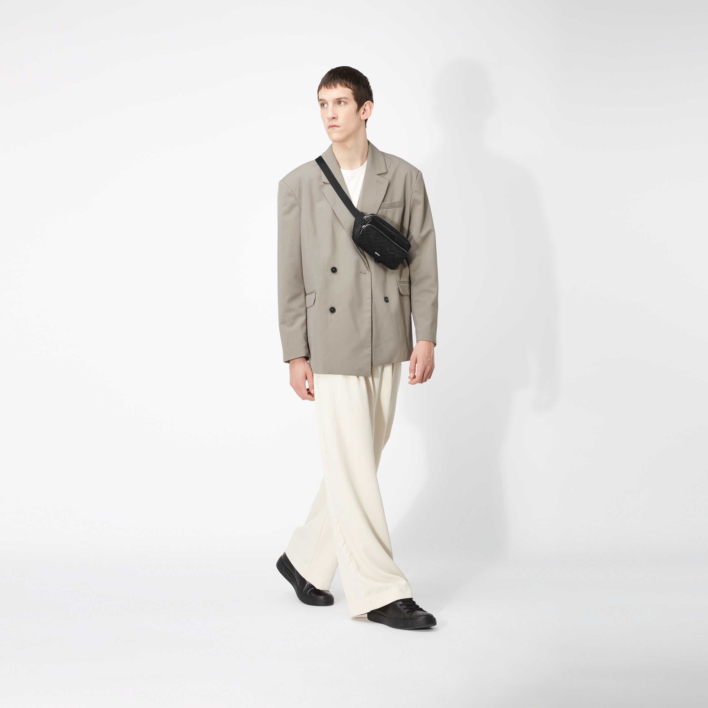 ECCO® Waist Leather Waist Bag - Black - Modelshot-1