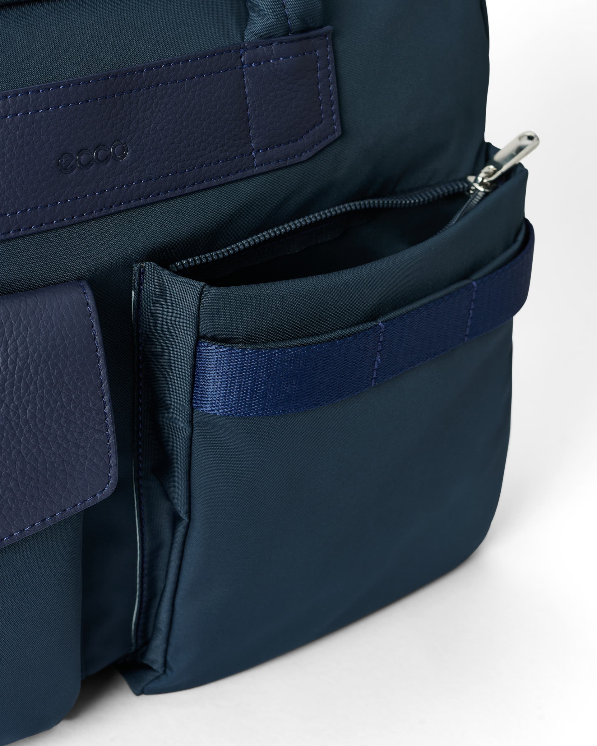 ECCO® Voyager - Leather Travel 12hr Folio Bag - Blue - Detail-2