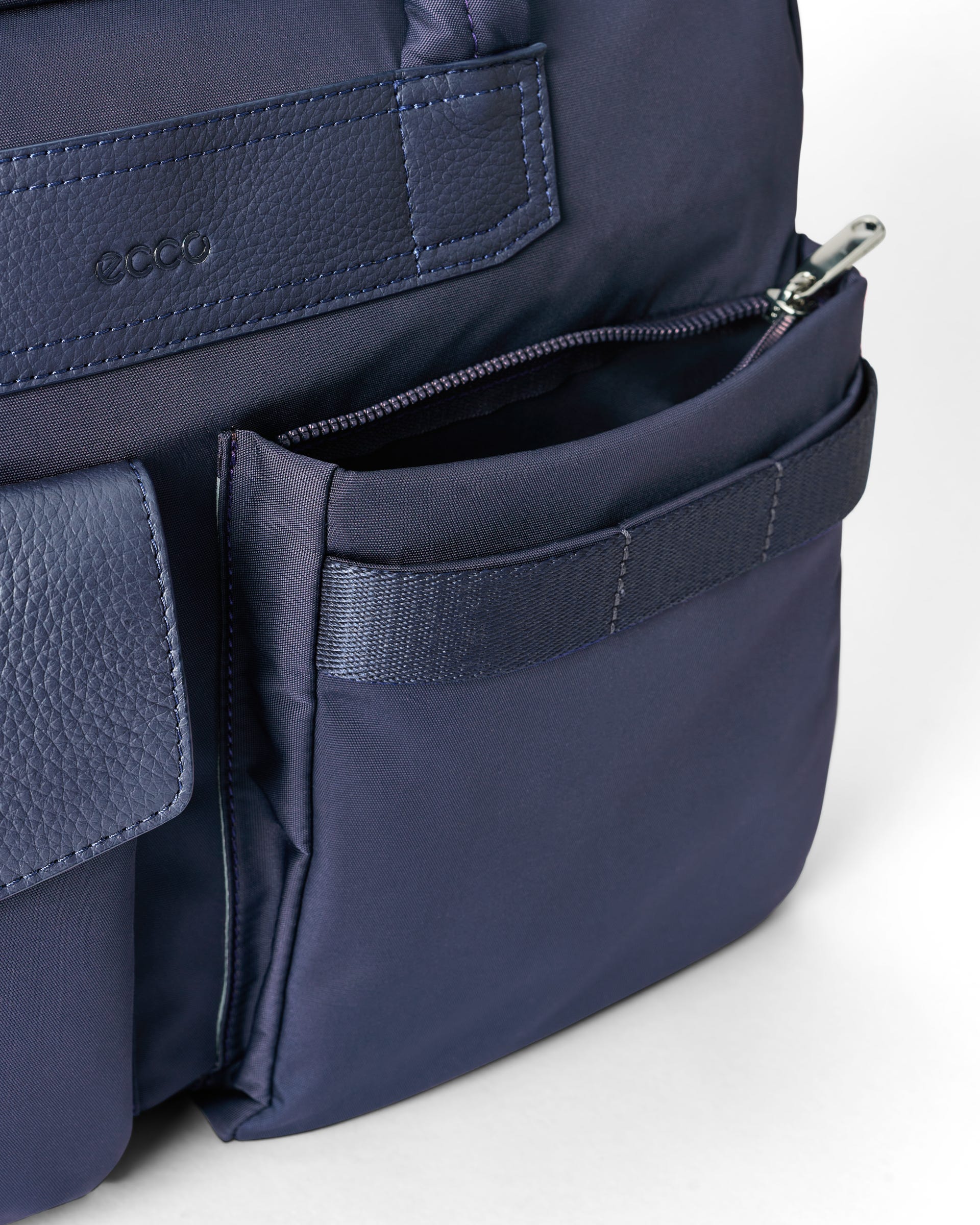 ECCO® Voyager - Leather Travel 12hr Folio Bag - Blue - Detail-2