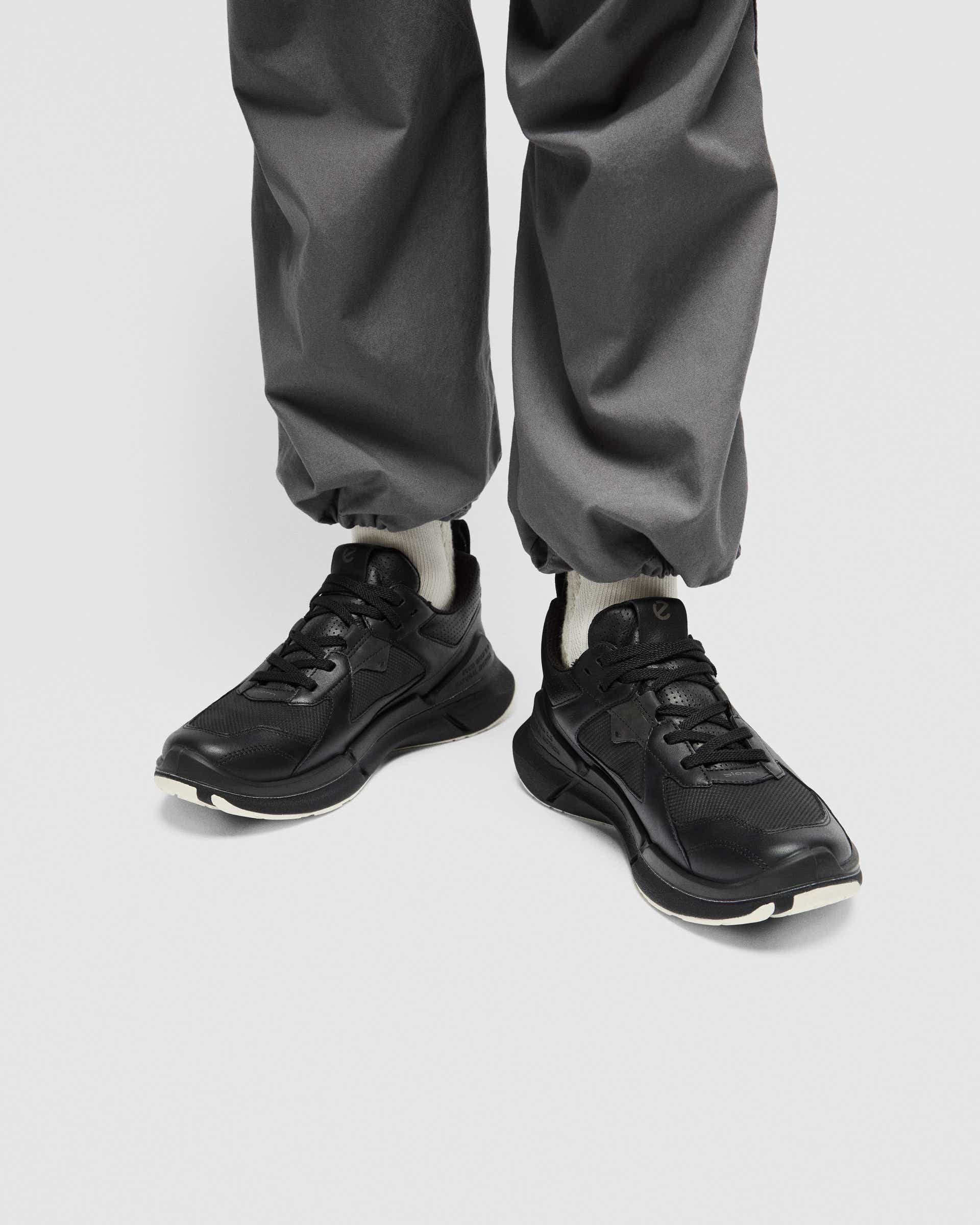 ECCO BIOM 2.2 WOMEN'S SNEAKER - Black - Lifestyle image-1