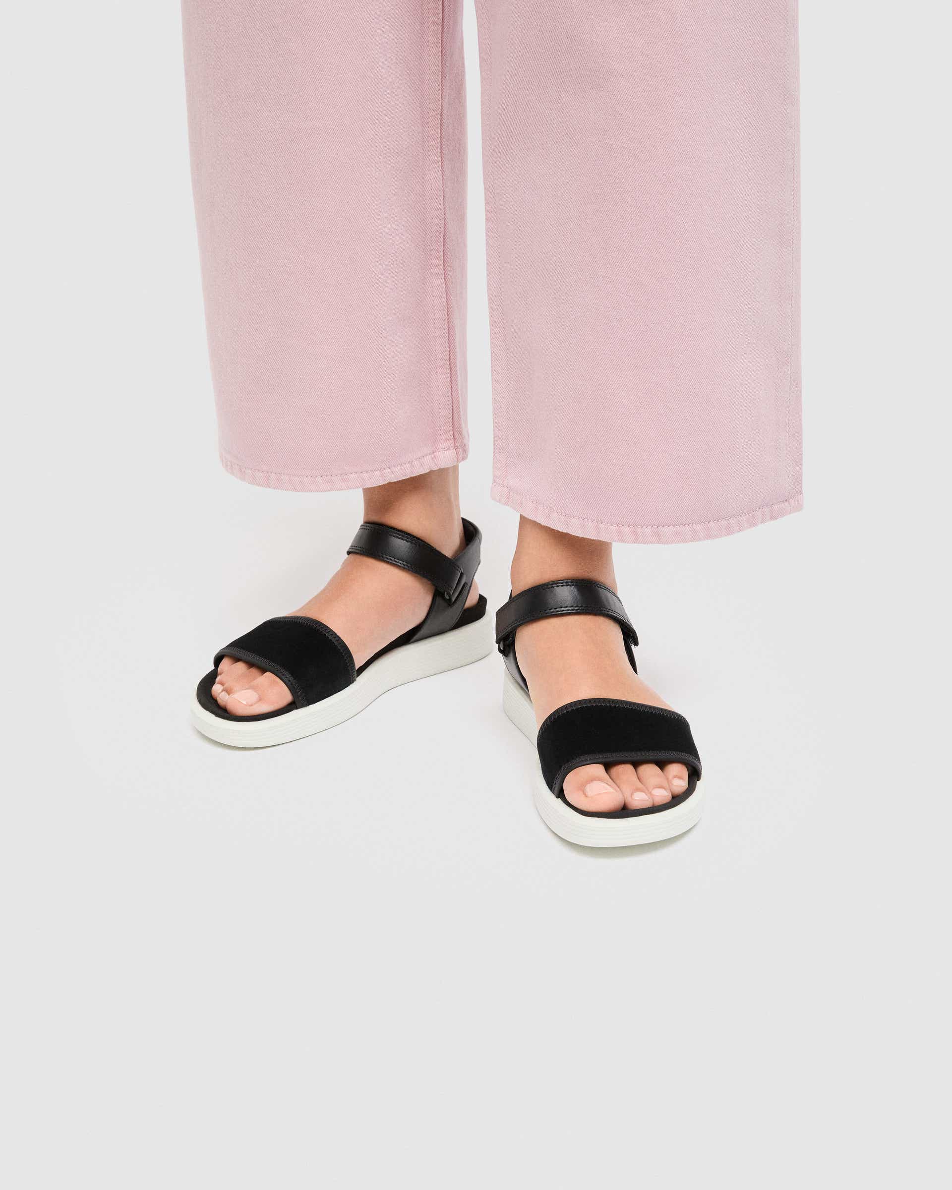 ECCO SOFT SANDAL WOMEN ウィメンズ 2ストラップサンダル - ブラック - Lifestyle image-1