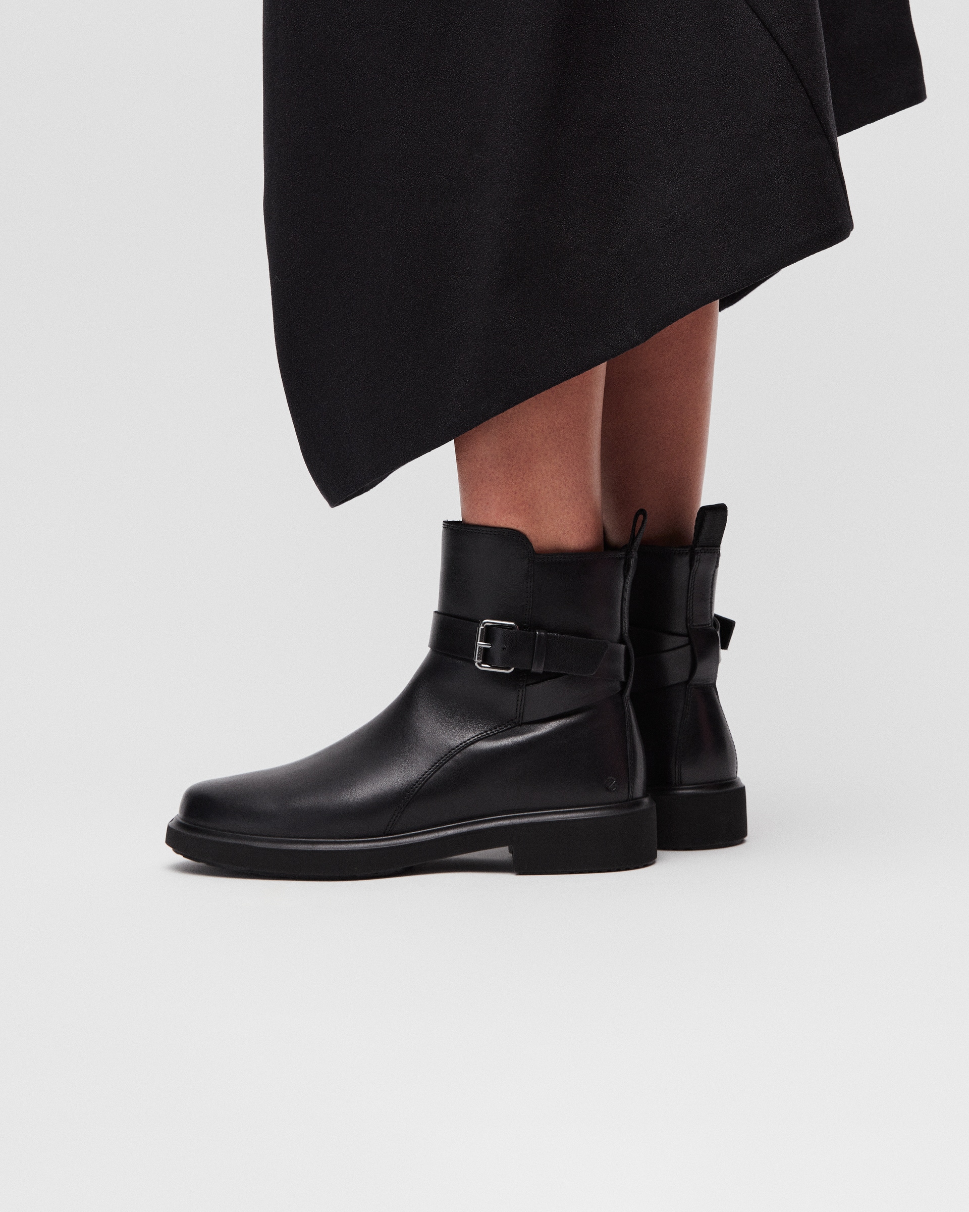 ECCO® Metropole Amsterdam bottes de pluie en cuir pour femme - Noir - Lifestyle image-1