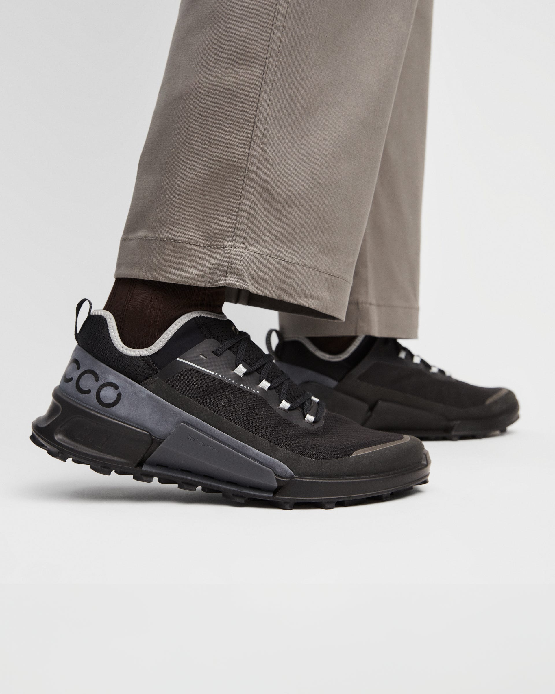 ECCO® Biom 2.1 X Country Heren trailrunning schoen van textiel - Zwart - Lifestyle image-1