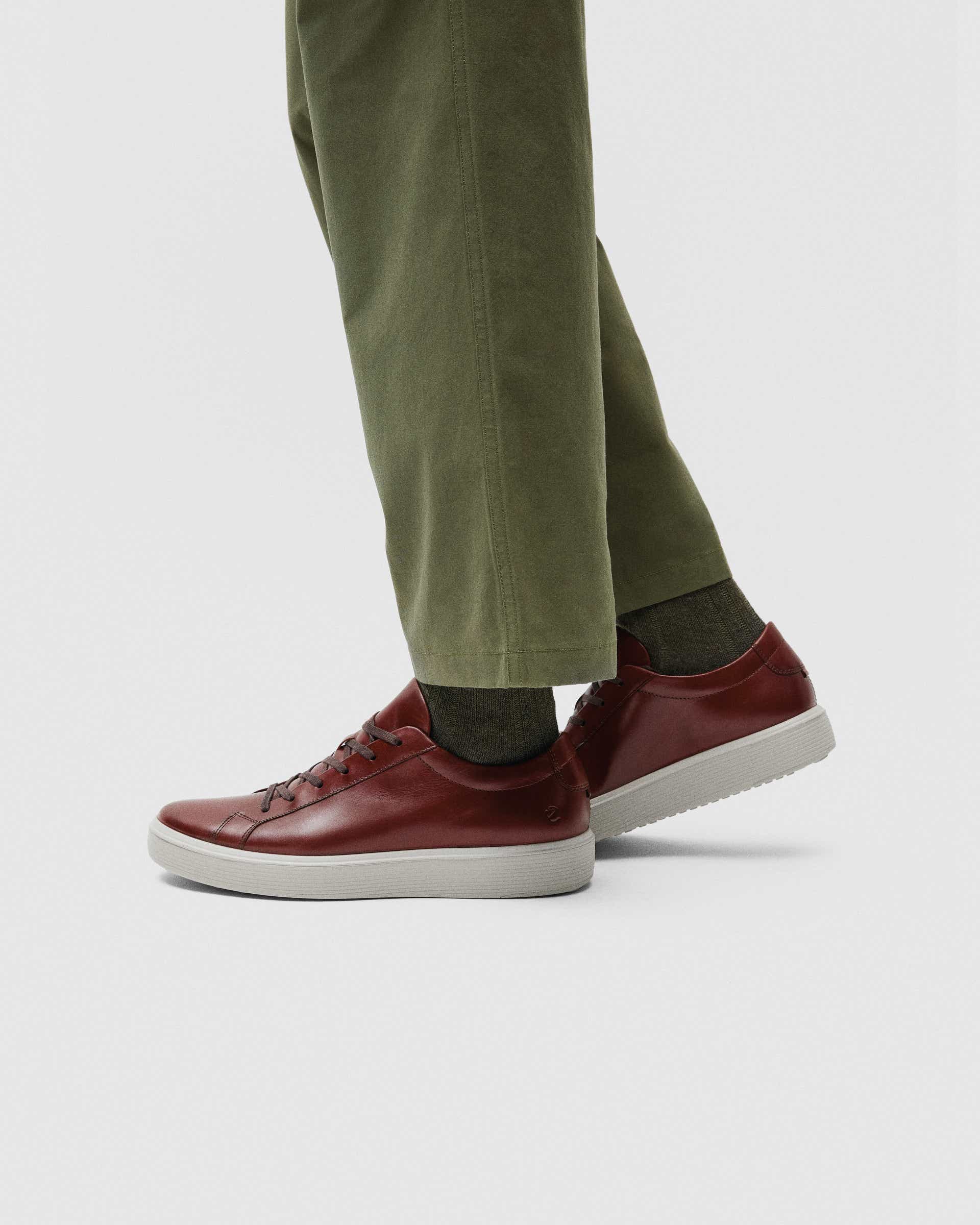 ECCO® SOFT 60 baskets en cuir pour homme - Brun - Lifestyle image-1
