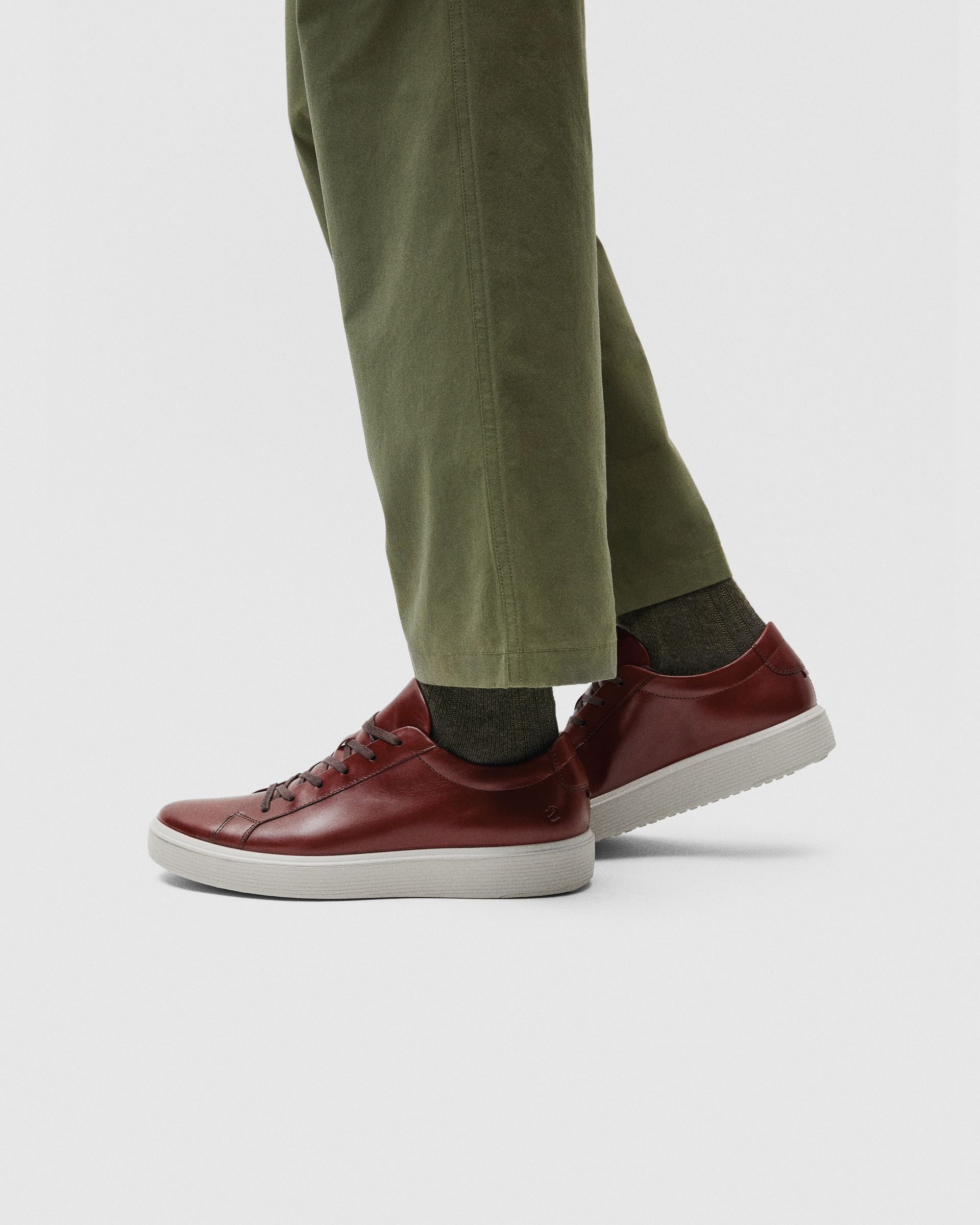 ECCO® SOFT 60 baskets en cuir pour homme - Brun - Lifestyle image-1