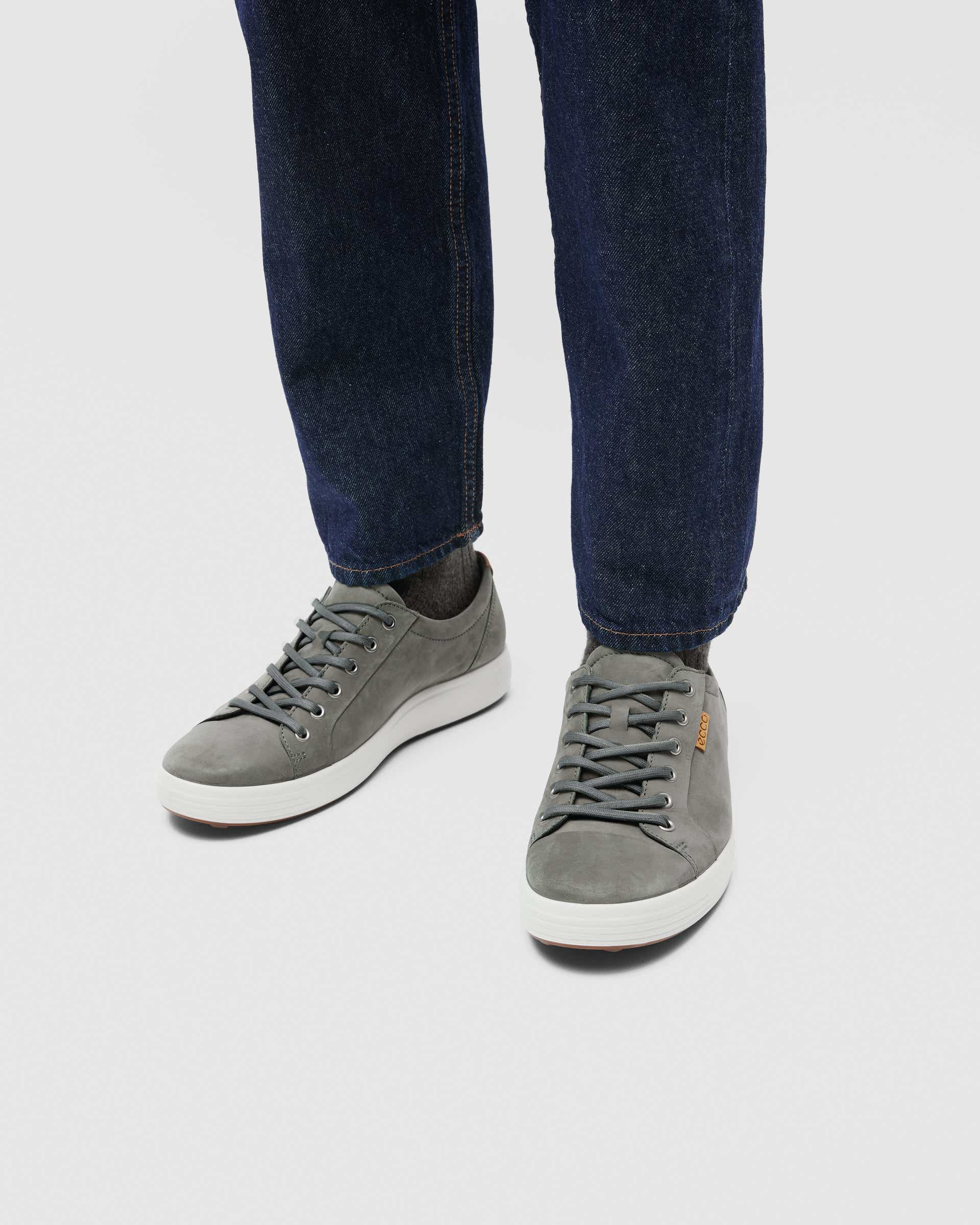 Pánské nubukové tenisky ECCO® SOFT 7 - Šedá - Lifestyle image-1