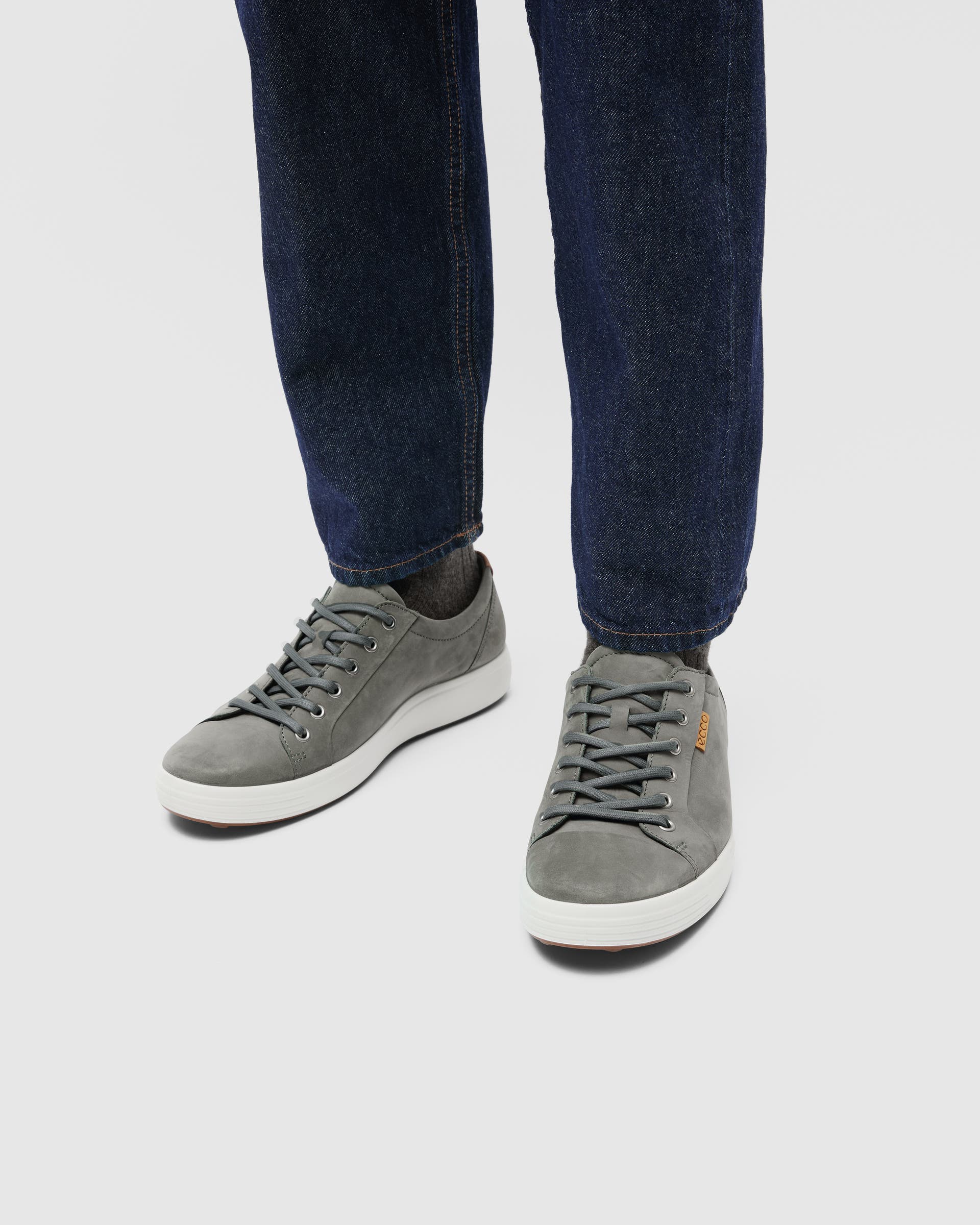 Pánské nubukové tenisky ECCO® SOFT 7 - Šedá - Lifestyle image-1