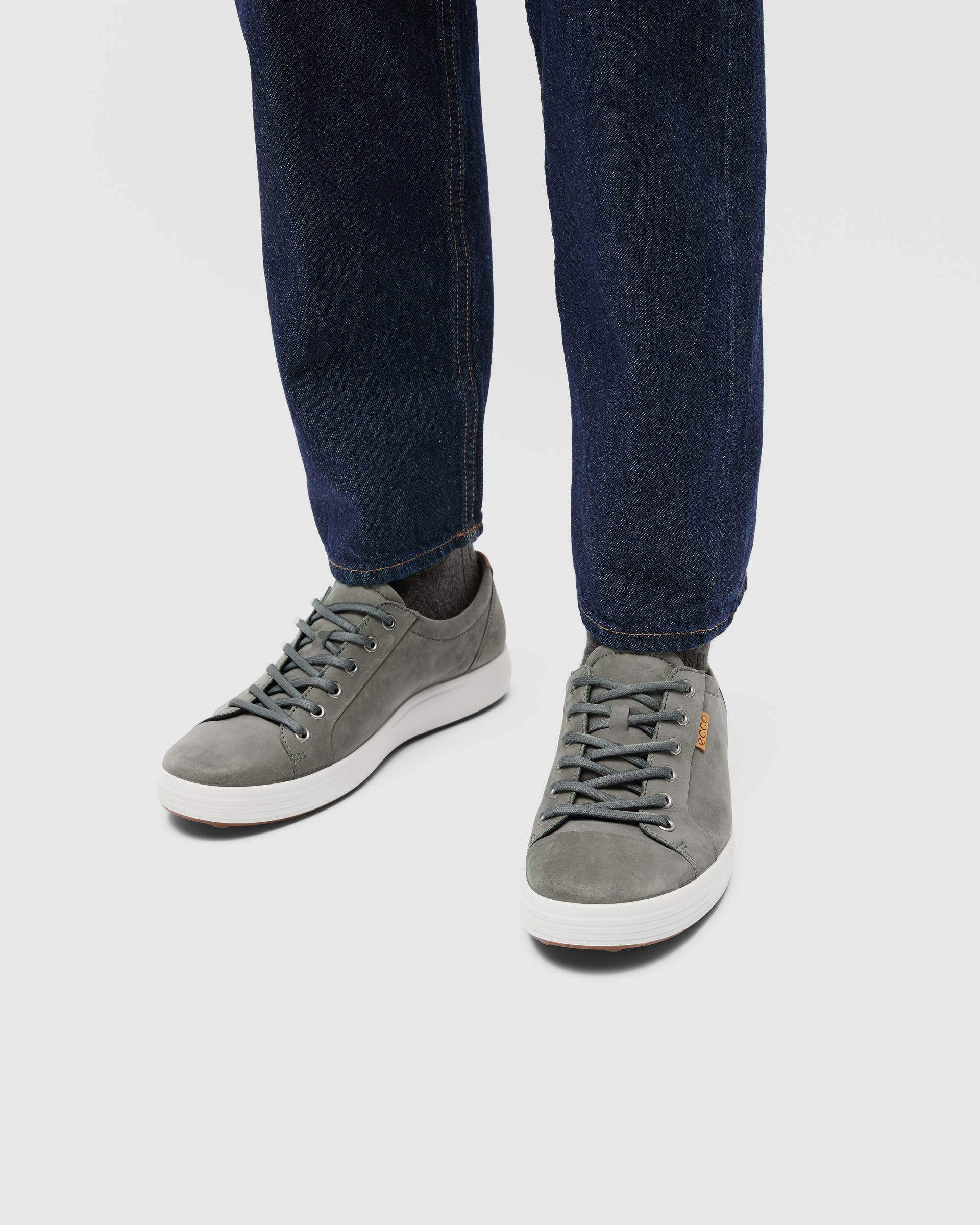 Pánské nubukové tenisky ECCO® SOFT 7 - Šedá - Lifestyle image-1