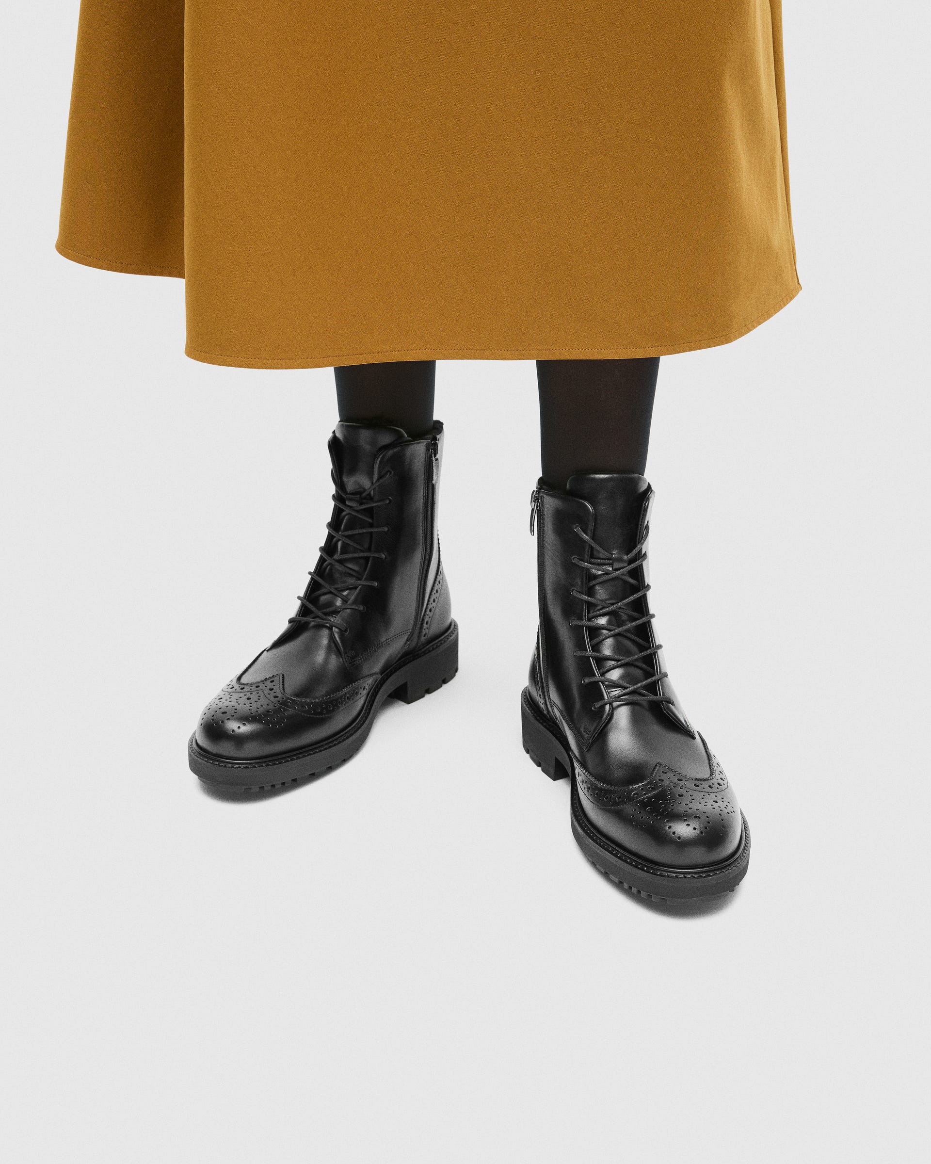 ECCO METROPOLE OSLO Women ウィメンズ レースアップブーツ - ブラック - Lifestyle image-1