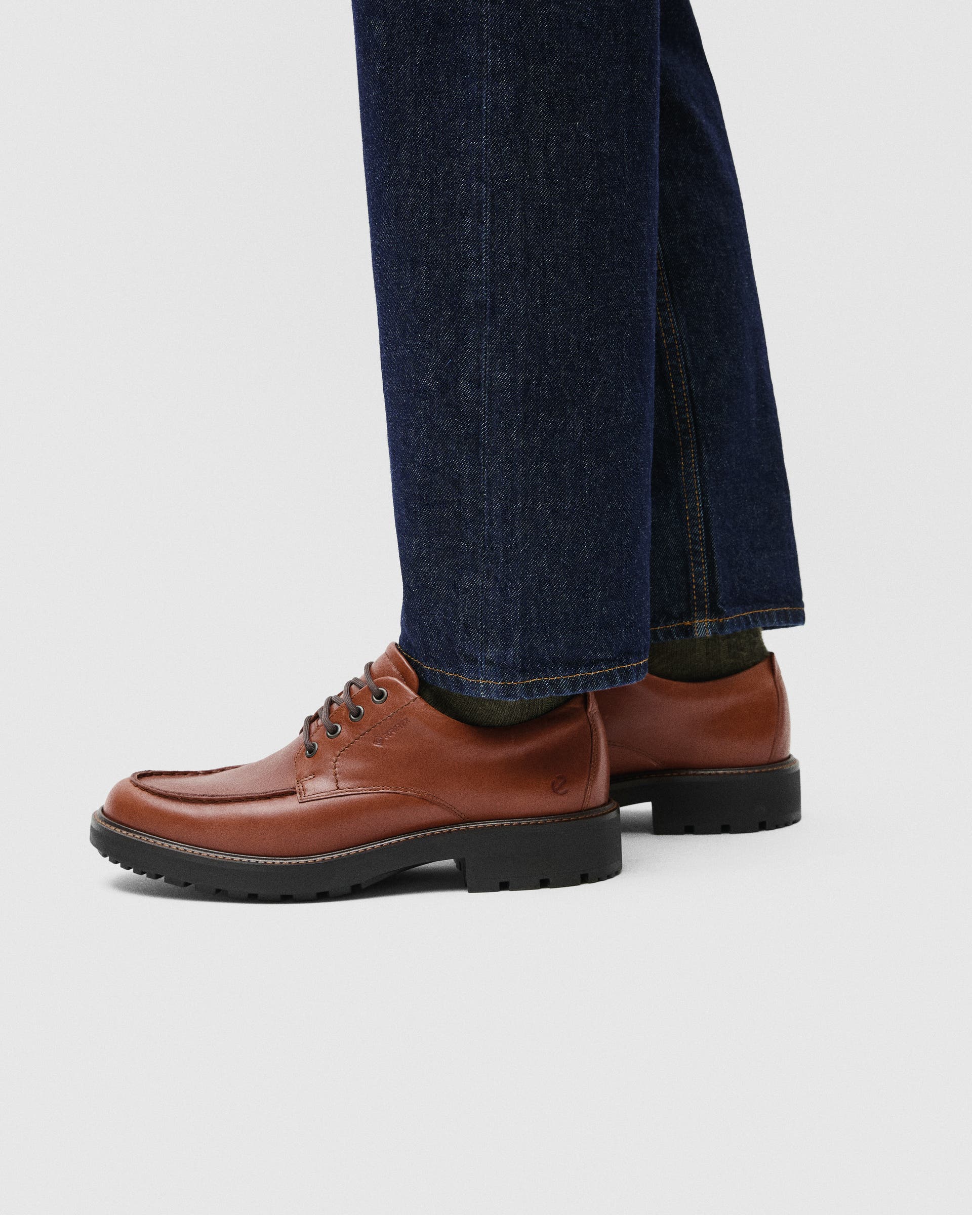 Męskie sznurowane buty skórzane z Gore-Tex ECCO® METROPOLE OSLO - Brązowy - Lifestyle image-1