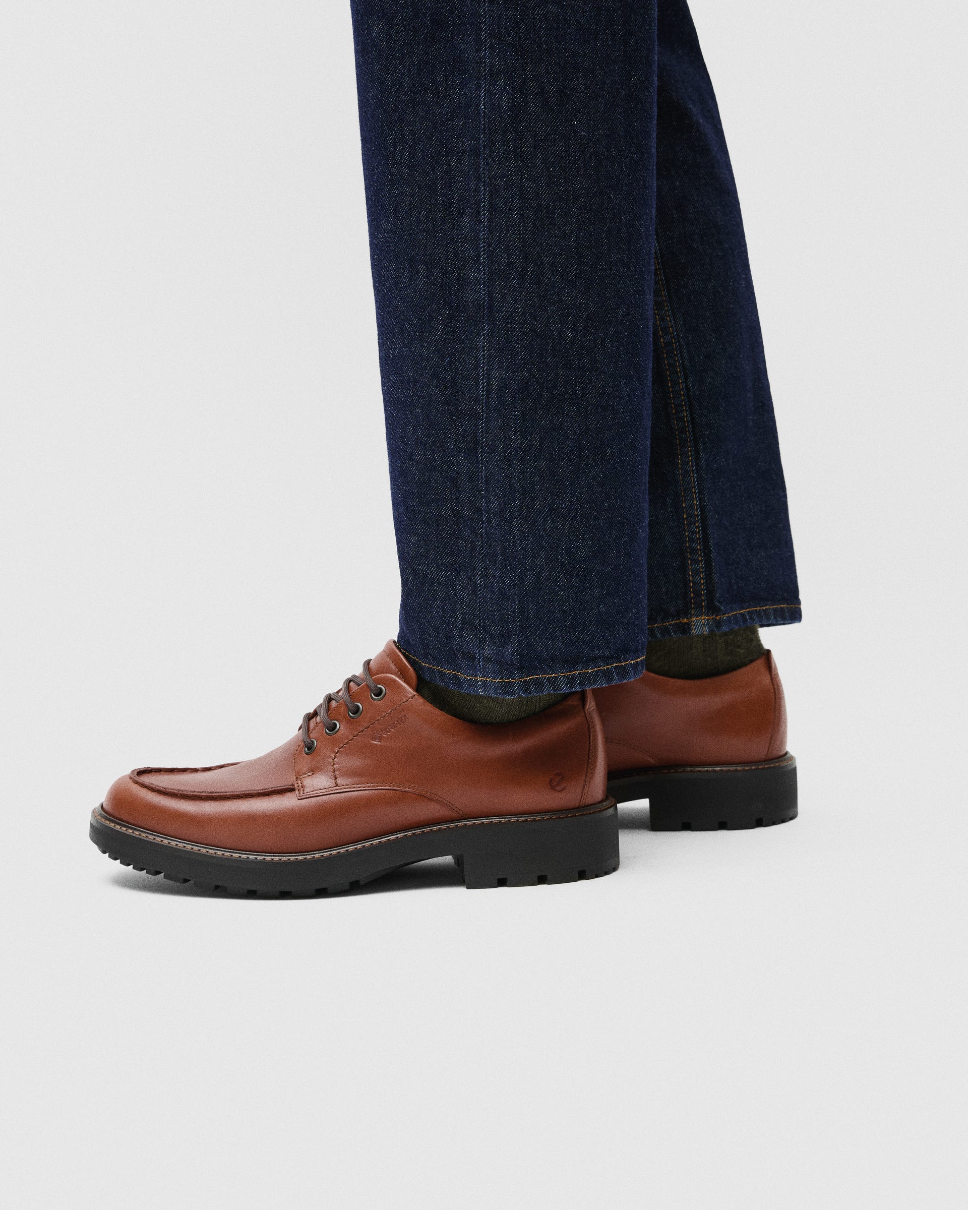 Męskie sznurowane buty skórzane z Gore-Tex ECCO® METROPOLE OSLO - Brązowy - Lifestyle image-1