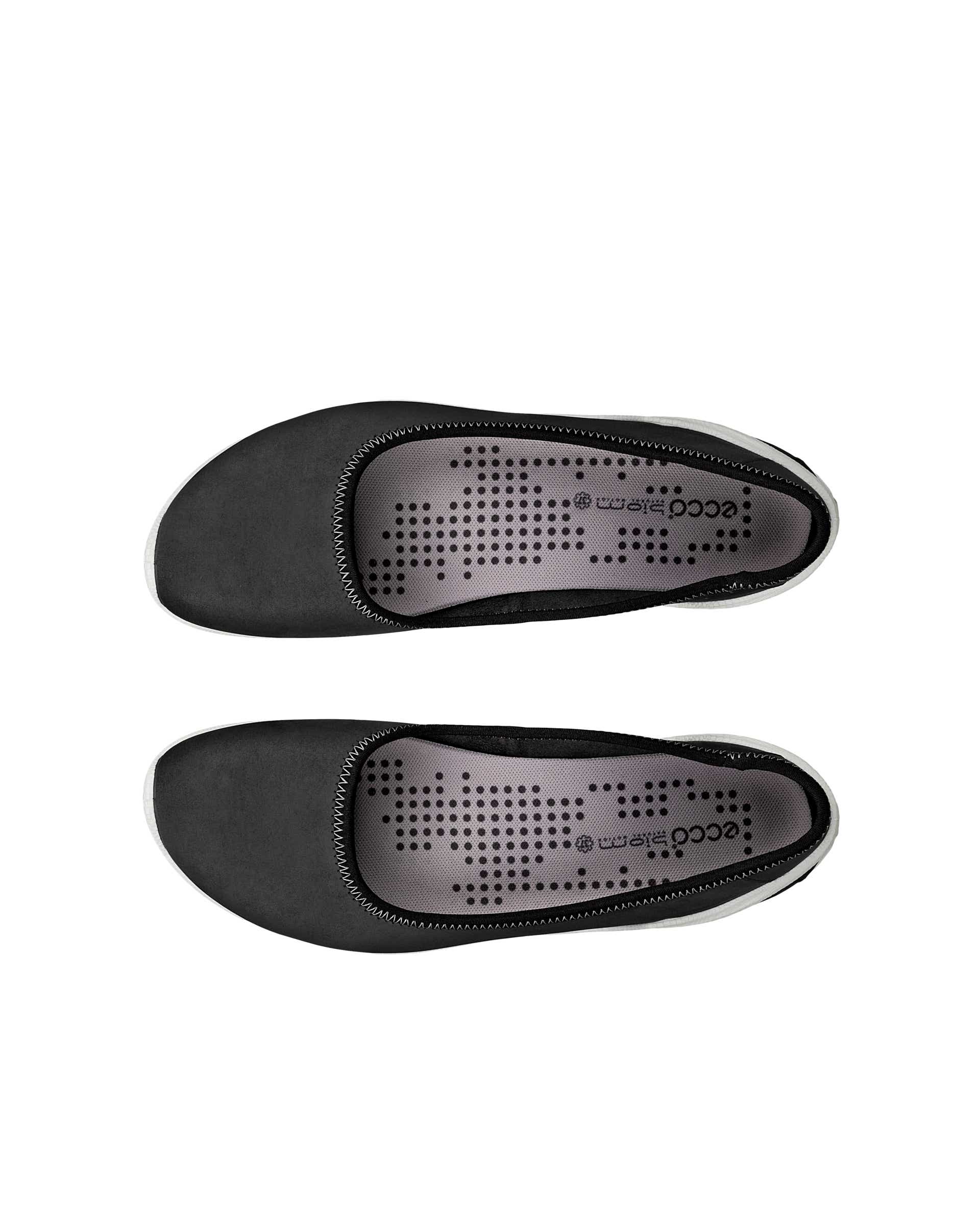 ECCO BIOM LITE W SLIP ON - Černá - Top left pair