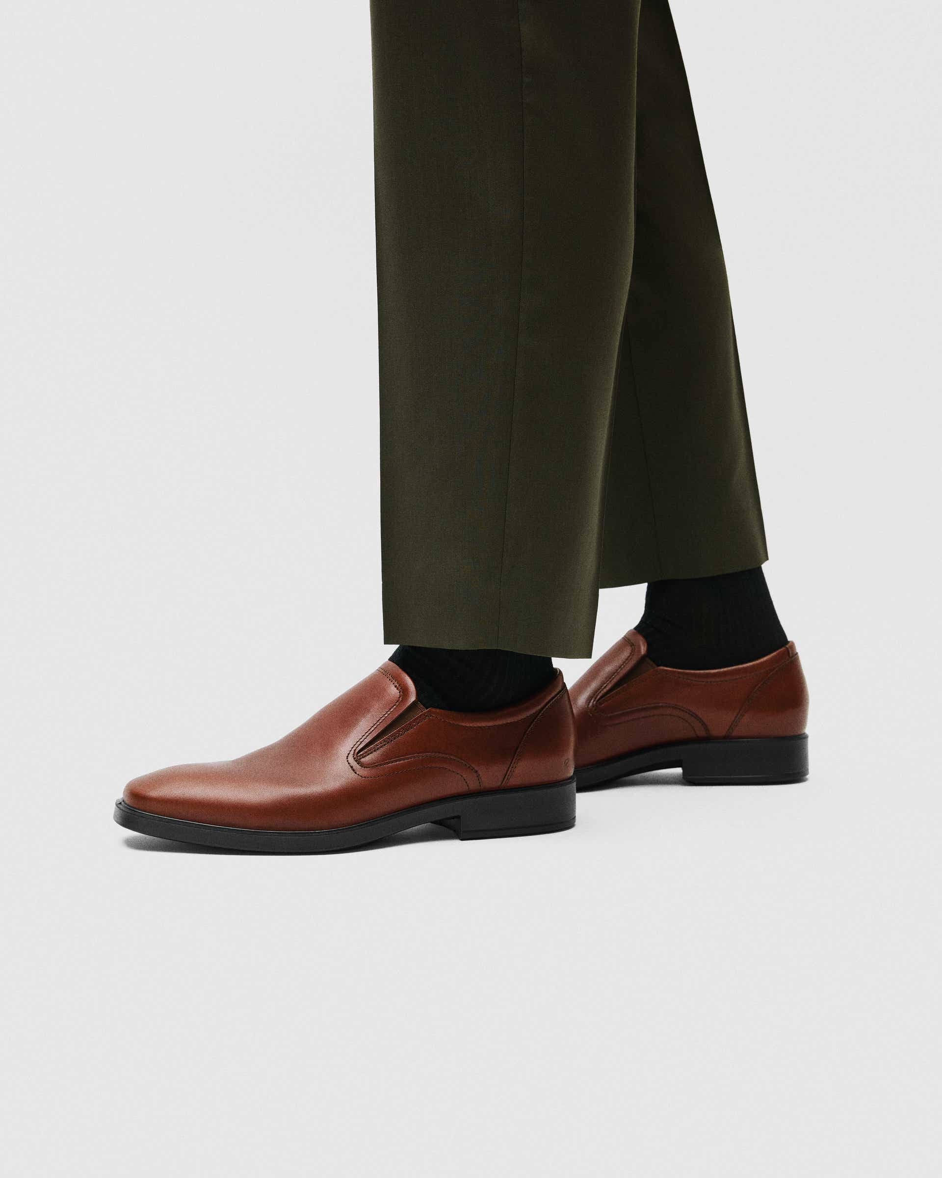 ECCO® Metropole Milan chaussures sans lacet en cuir pour homme - Brun - Lifestyle image-1