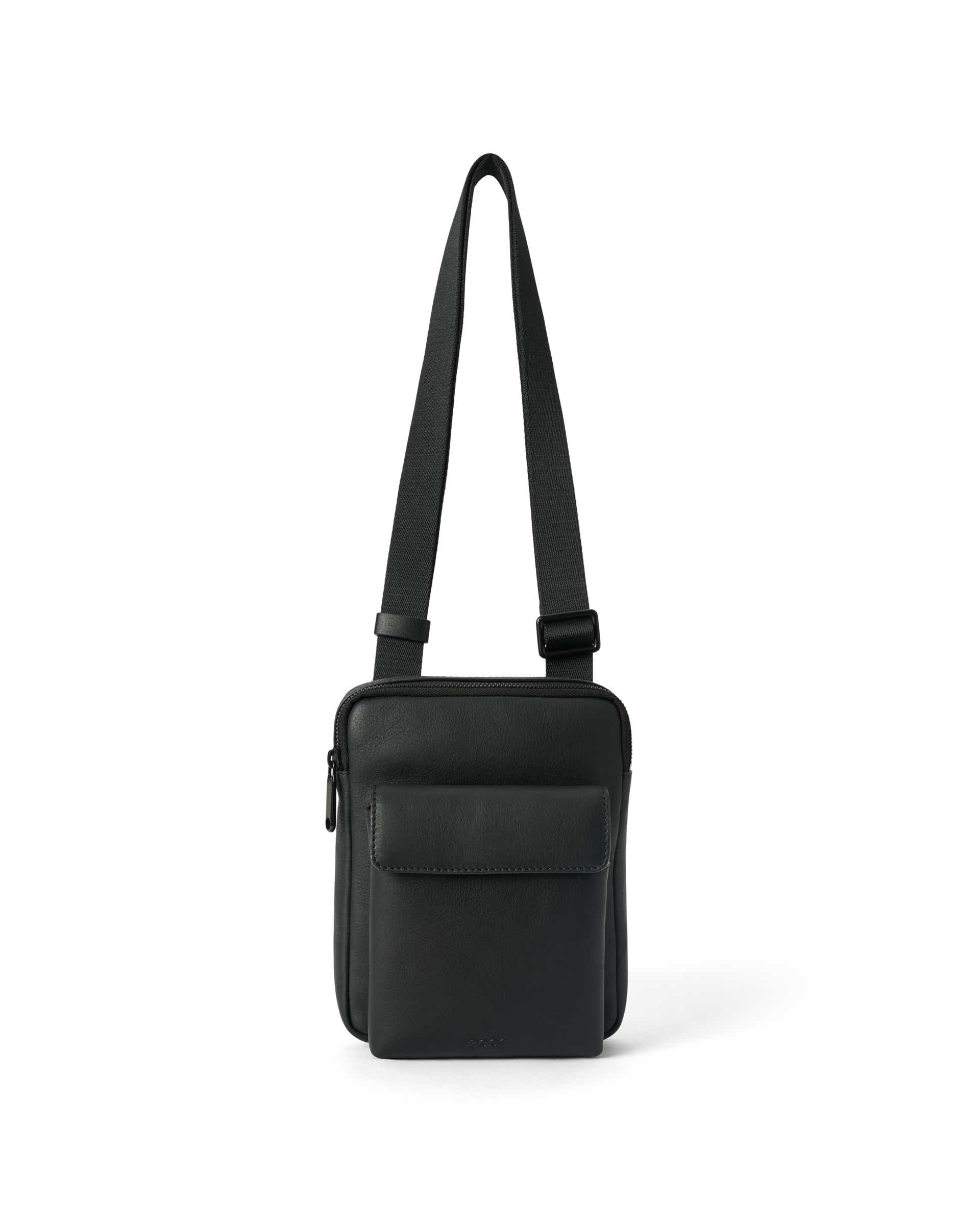ECCO Flat Pouch City Crossbody レザーショルダーバッグ | ブラック ECCO Flat Pouch City Crossbody レザーショルダーバッグ | ブラック