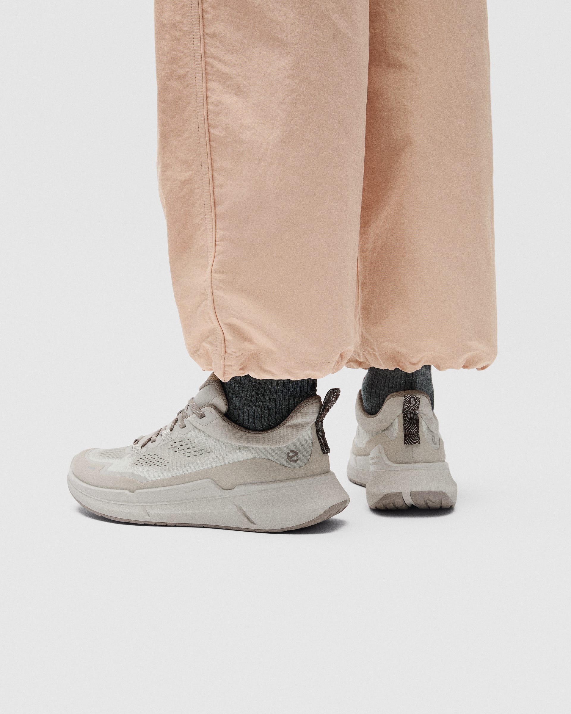 ECCO BIOM 2.2 WOMEN ウィメンズ レザースニーカー | グレー