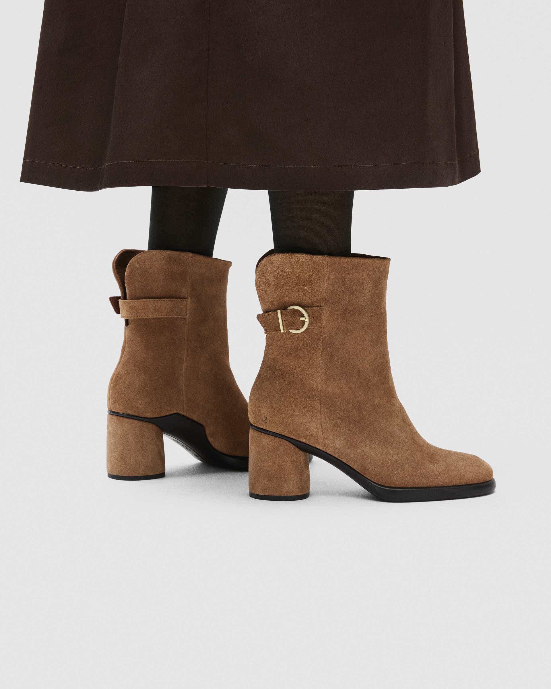Botte mi-mollet en suède ECCO® Sculpted LX 55 à enfiler pour femme - Brun - Lifestyle image-1