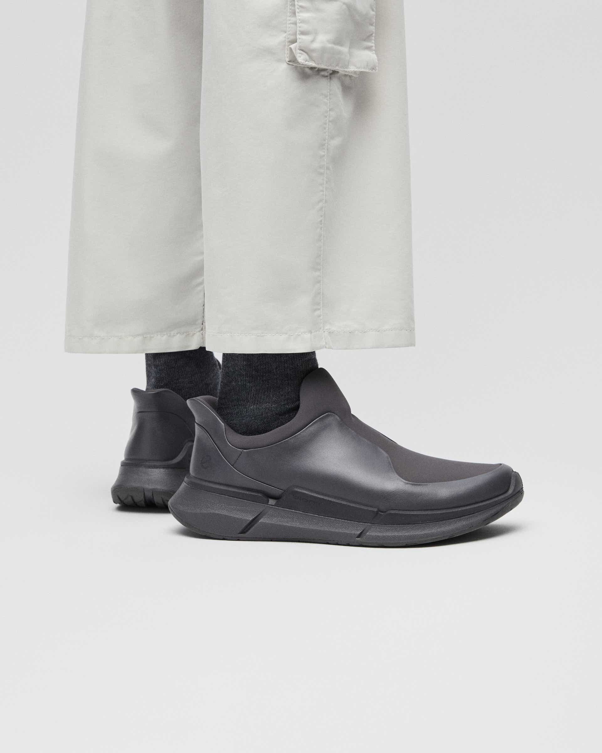 Pánské kožené nazouvací tenisky ECCO® Biom 2.0 - Šedá - Lifestyle image-1