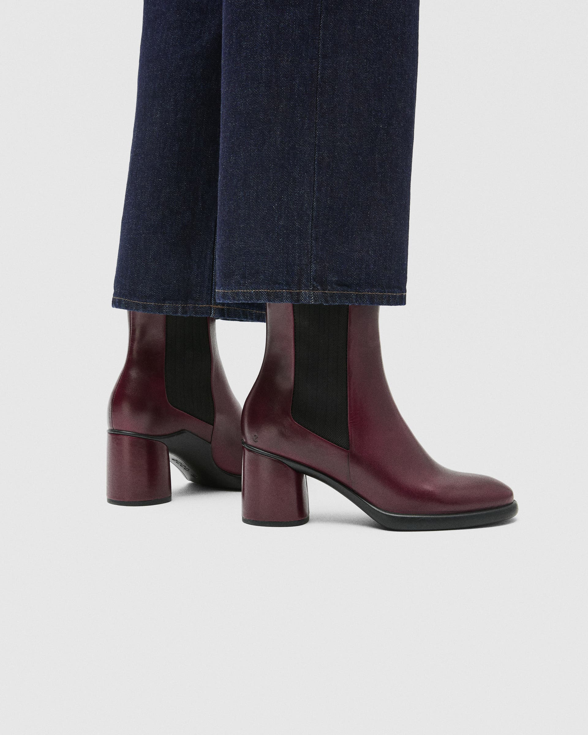 Damskie skórzane sztyblety Chelsea ECCO® SCULPTED LX 55 - Czerwony - Lifestyle image-1