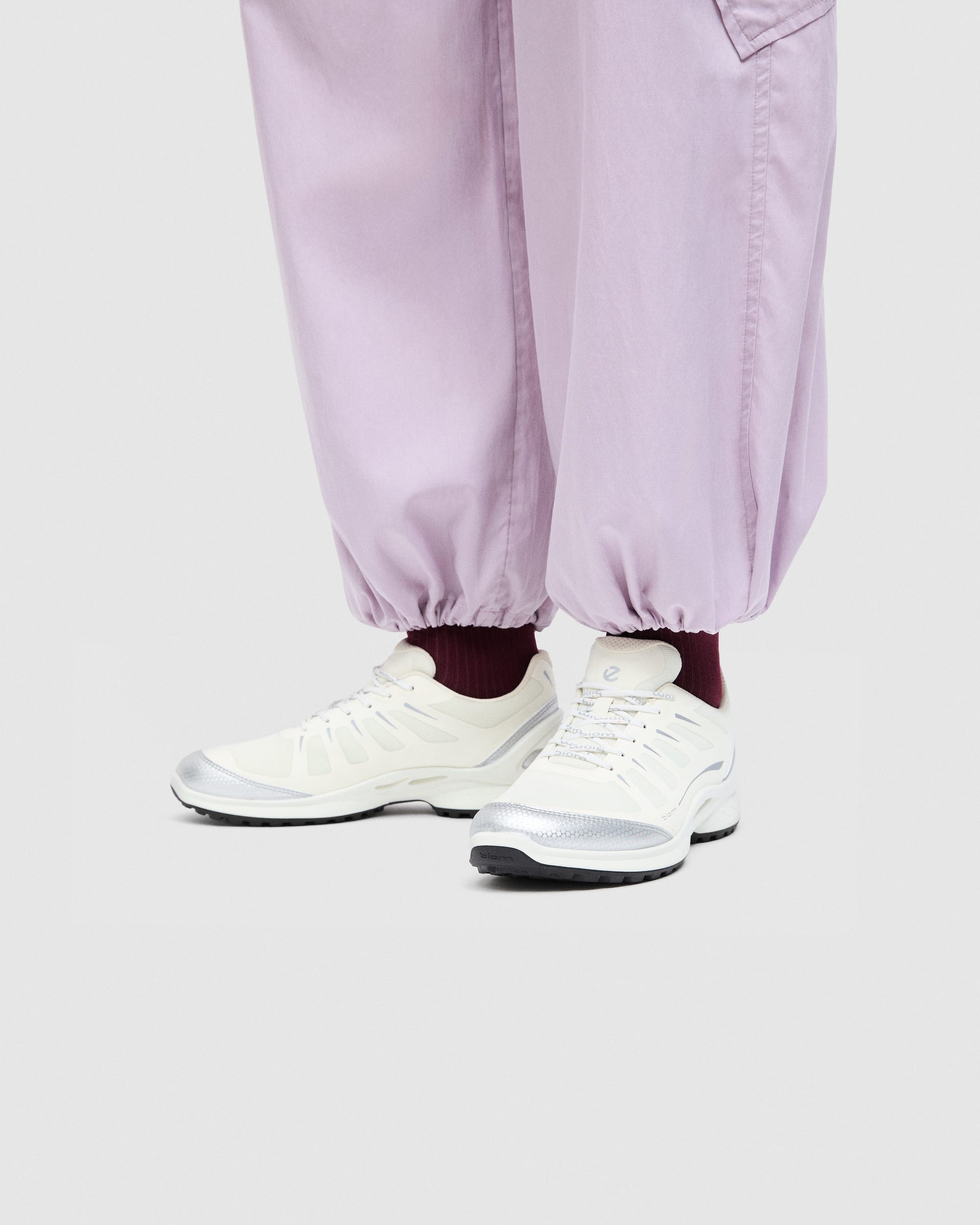 Dámské textilní tenisky ECCO® BIOM ENERGI - Bílá - Lifestyle image-1