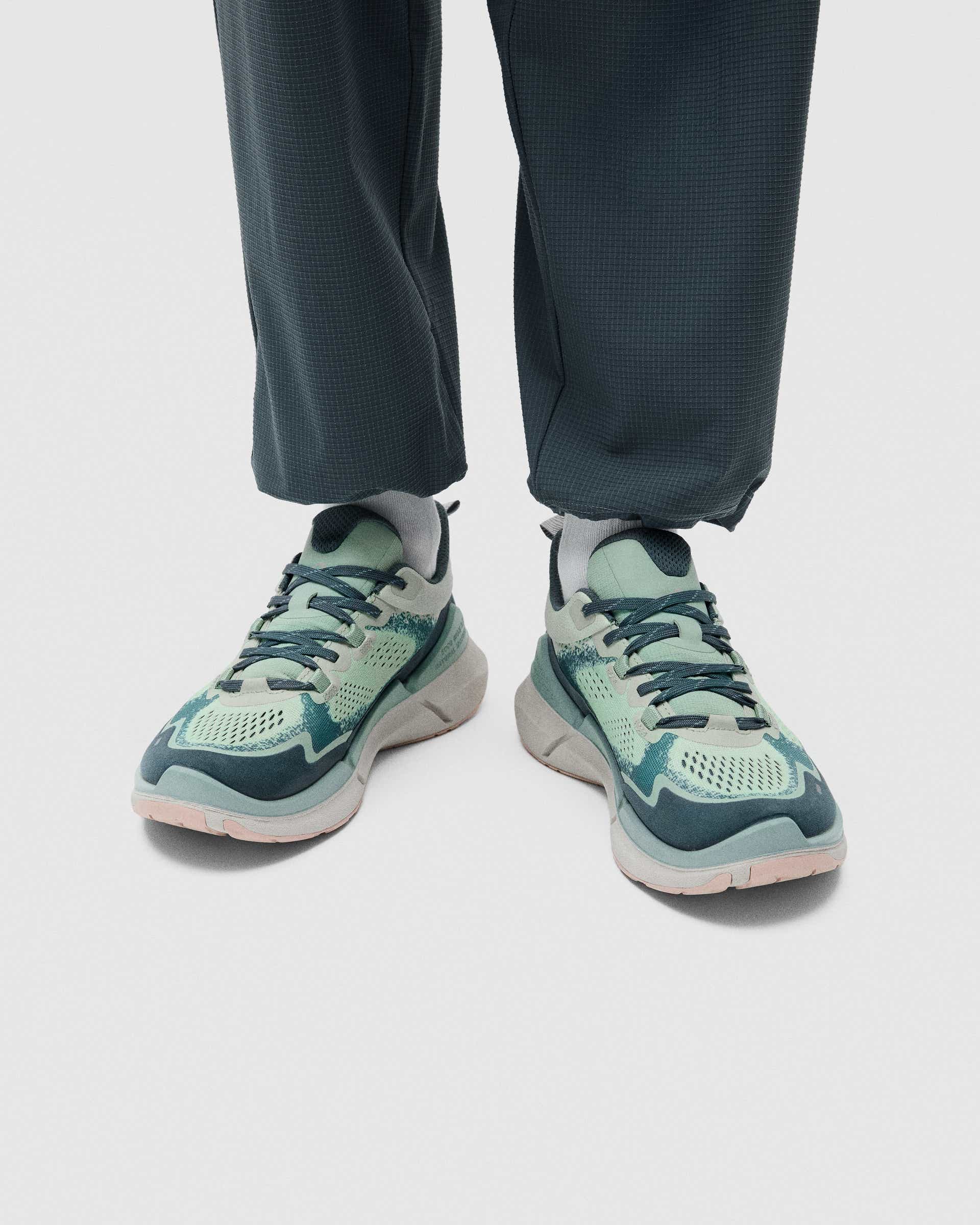 ECCO® BIOM 2.2 dames sneaker van textiel - Blauw - Lifestyle image-1