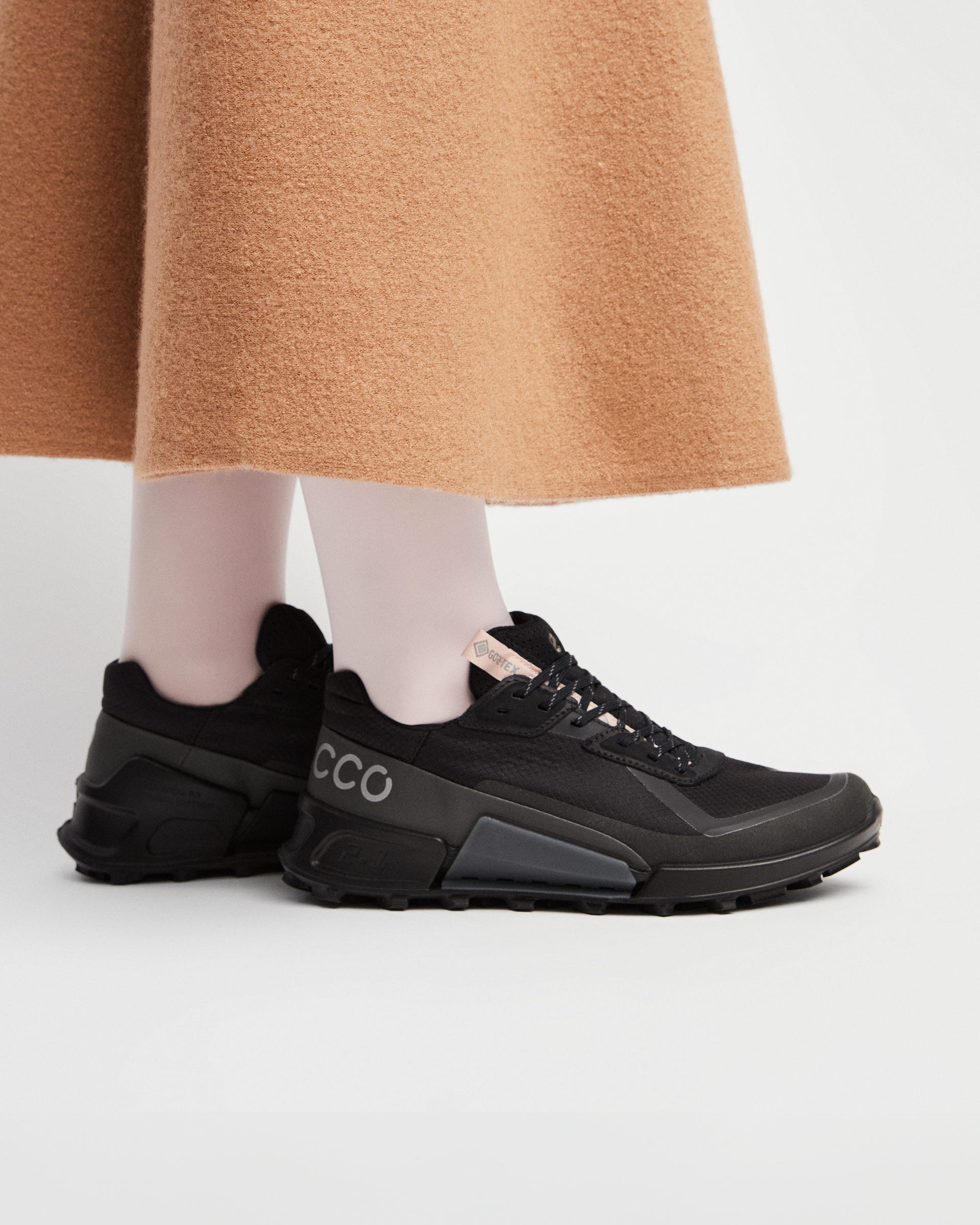 ECCO® Biom 2.1 X Country Damen Textil Trailrunning-Schuhe mit Gore-Tex - Schwarz - Lifestyle image-1