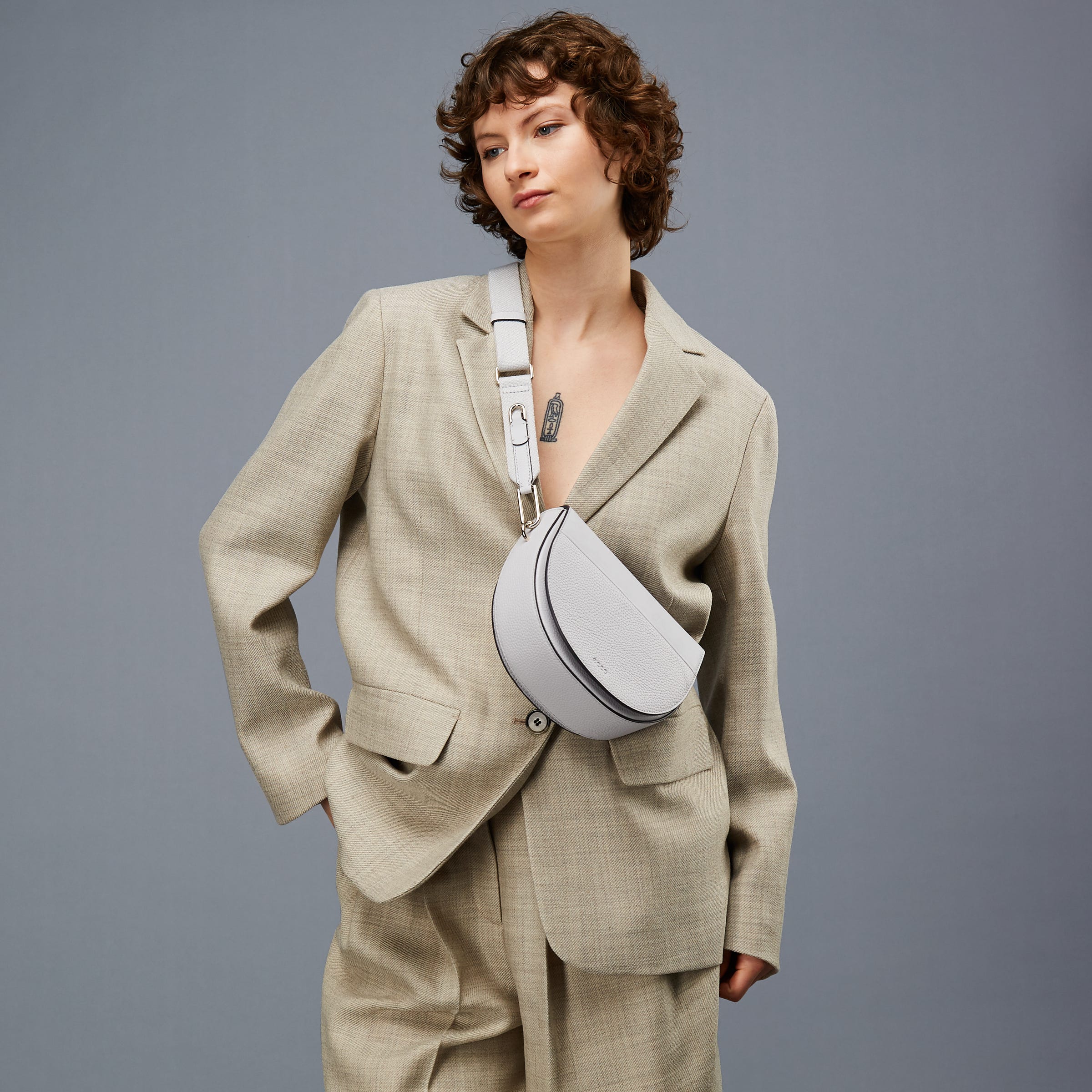 ECCO® Textureblock Leather Saddle Bag - Grey - Modelshot-1